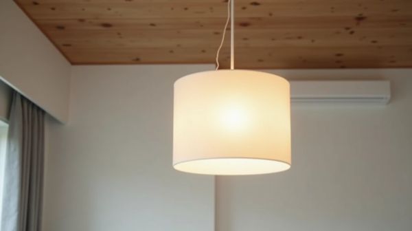 Mélange parfait de design et luminosité pour lampadaire scandinave