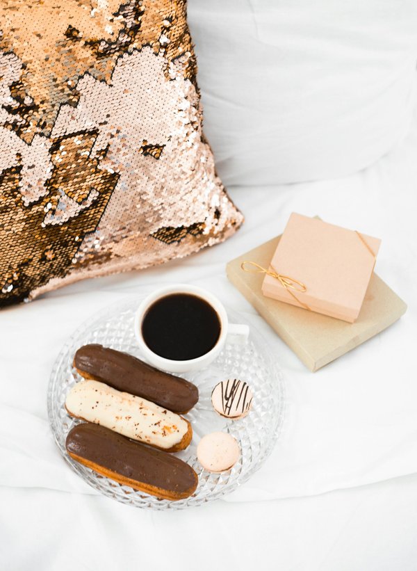 Sublimez vos desserts avec des paillettes comestibles dorées